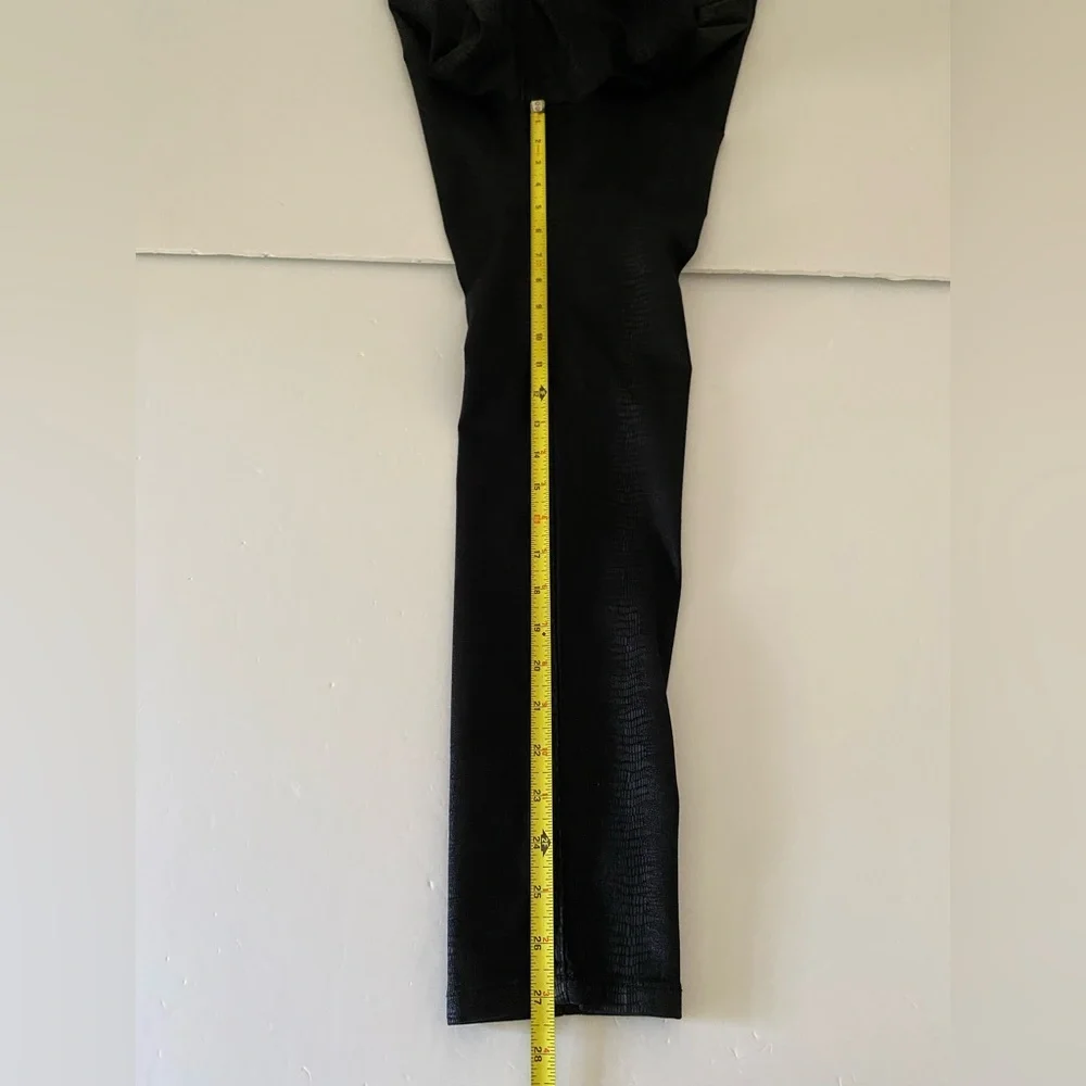 Flog Skinny Pants Limited Collection  Black Snakeskin Women’s Size 28